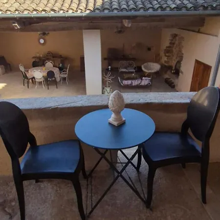 Des Rosiers Nyaraló *